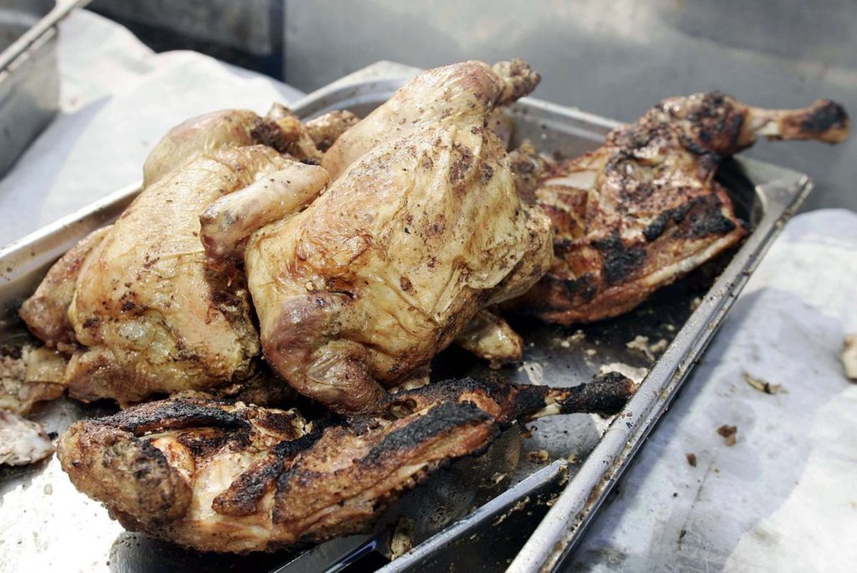 Μυτιλήνη: Το κοτόπουλο που έφαγαν τους έστειλε στο νοσοκομείο – Περιπέτεια για πελάτες ταβέρνας!