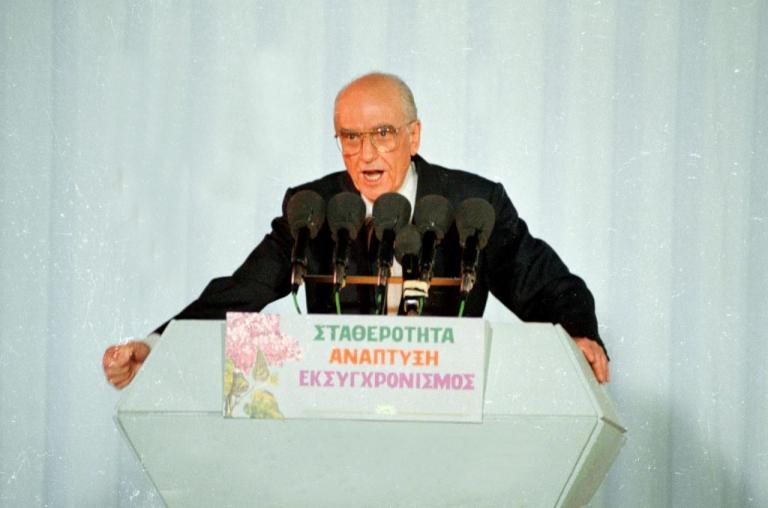 «Σκοτώνονται» ΣΥΡΙΖΑ – ΠΑΣΟΚ μετά το άρθρο Τσίπρα για τον Ανδρέα Παπανδρέου