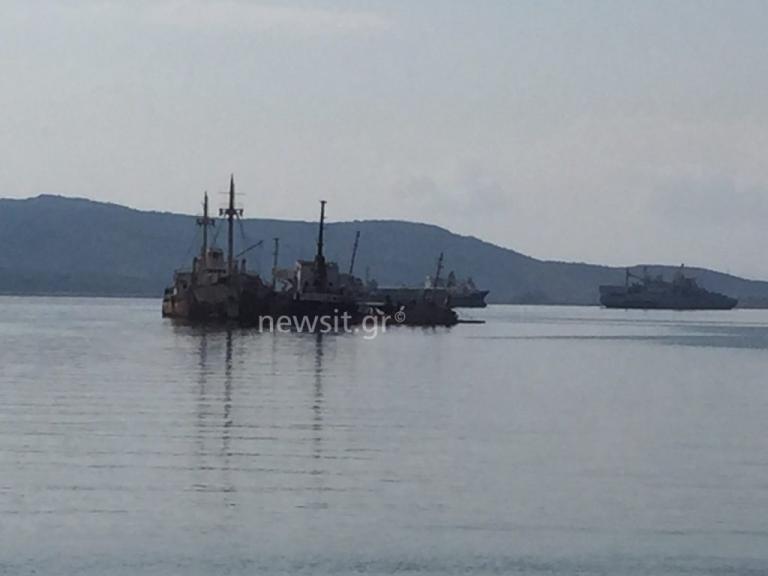 Νέο ναυάγιο στον Σαρωνικό – Στήθηκε φράγμα για τη ρύπανση