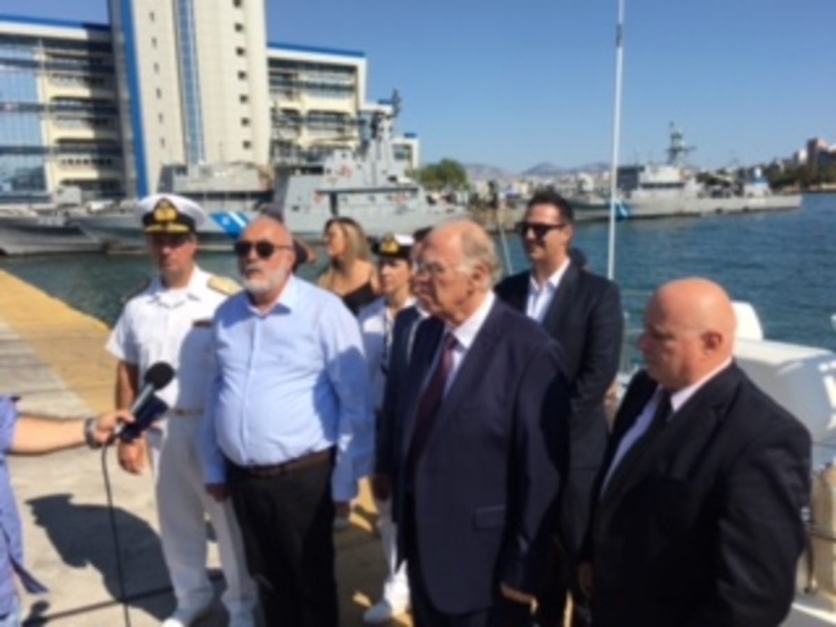 Σαρωνικός: Την πετρελαιοκηλίδα επισκέφτηκαν Κουρουμπλής και Λεβέντης