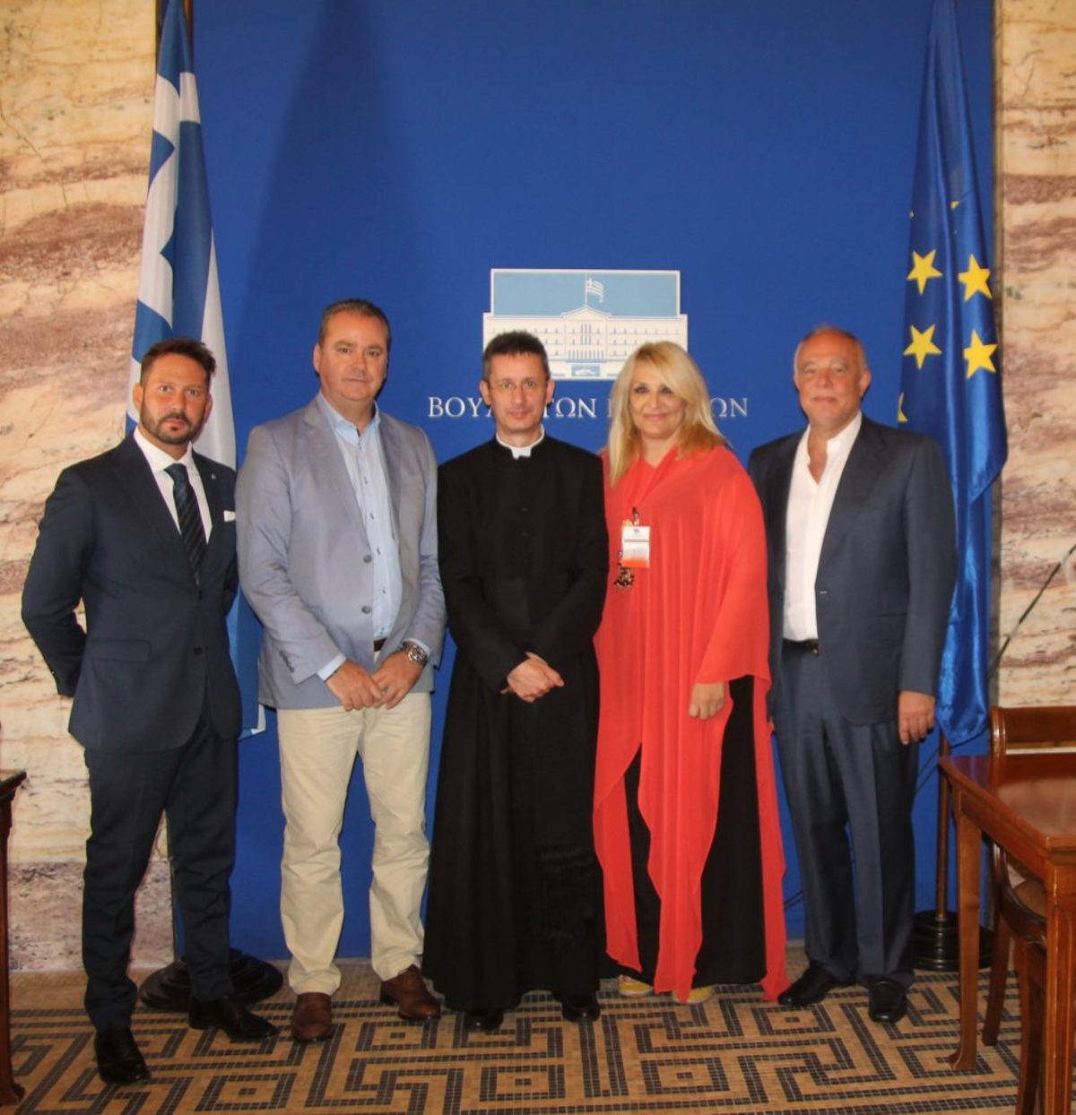 Από αριστερά Fabrizio Marsili Αντιπρόεδρος Foundation Sciacca, o Κοσμήτορας της Βουλής και Βουλευτής Πιερίας Κώστας Κουκοδήμος, ο Πρόεδρος των Βραβείων Sciacca Αιδ. Καθ. Bruno Lima, η Δρ. Βίκυ Μπαφατάκη Γενική Γραμματέας των Sciacca και ο σύμβουλος του Foundation Sciacca, Γιώργος Ολύμπιος