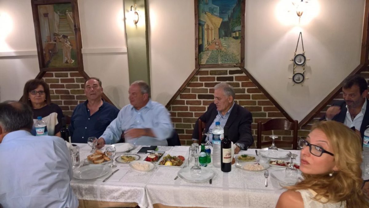 Κώστας Καραμανλής: Έφαγε με “γαλάζια” στελέχη