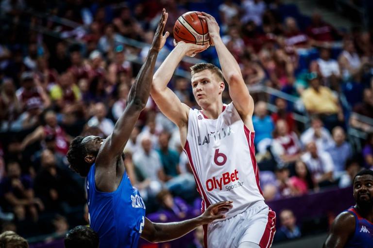 Eurobasket 2017: Πορζίνκις και Στρέλνιεκς “οδήγησαν” τη Λετονία