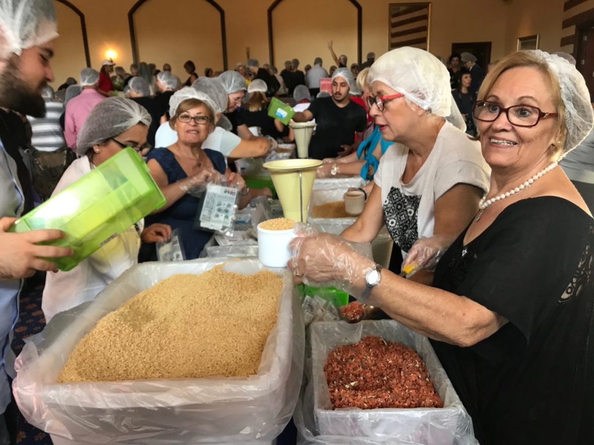 Εκατό χιλιάδες γεύματα για τα παιδιά της Αφρικής ετοιμάστηκαν στη Θεσσαλονίκη