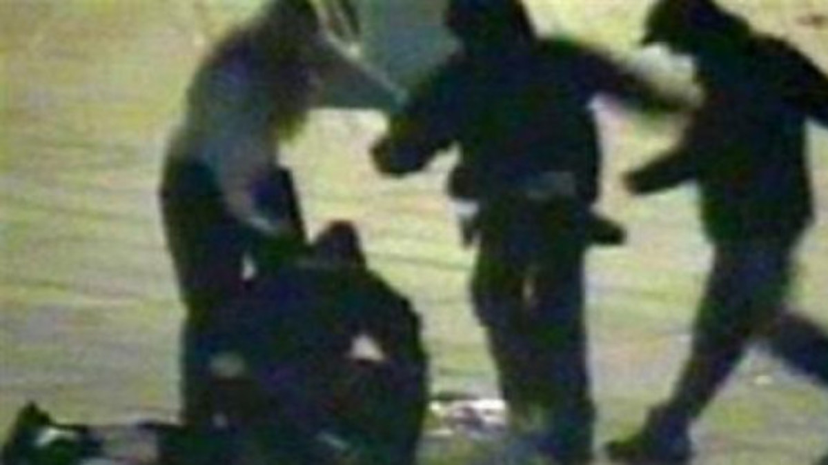 Σάπισαν στο ξύλο περαστικό κι ανέβασαν το video στο Instagram!