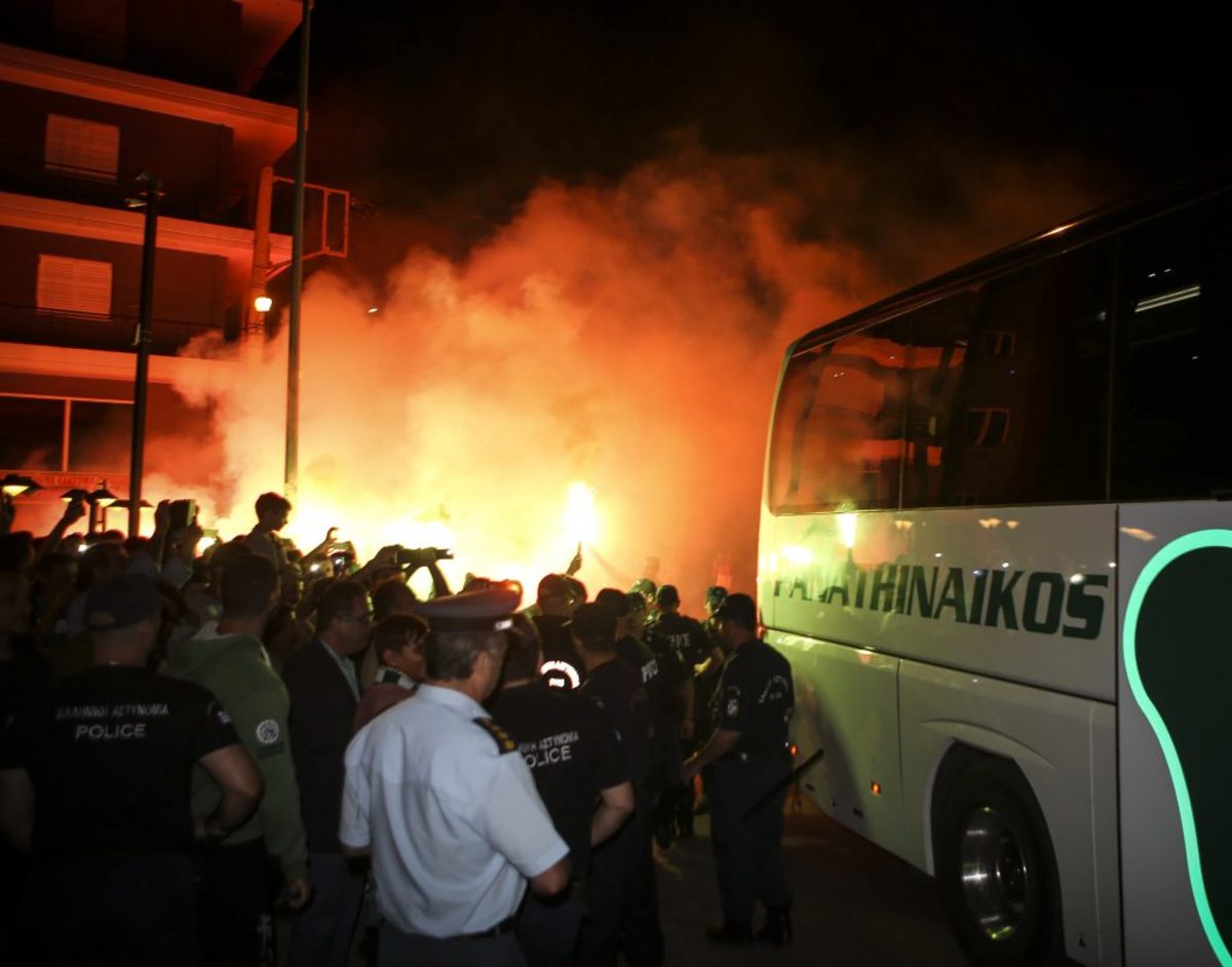 Παναθηναϊκός: “Κάηκε” το Αγρίνιο! Τρομερή υποδοχή στην “πράσινη” αποστολή [pics, vids]