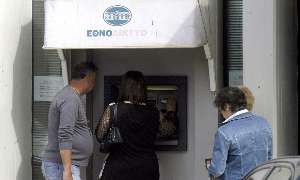 Βουλευτές ΣΥΡΙΖΑ: Η προμήθεια που χρεώνουν οι τράπεζες είναι ιδιαιτέρως υψηλή