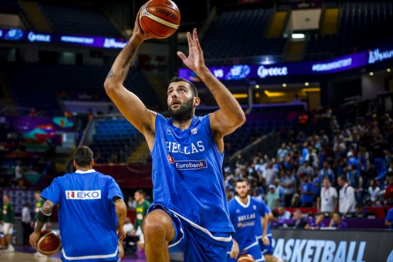 Eurobasket 2017: Ο “τρελός” χορός του Μπουρούση πριν το Ελλάδα – Ρωσία [vid]
