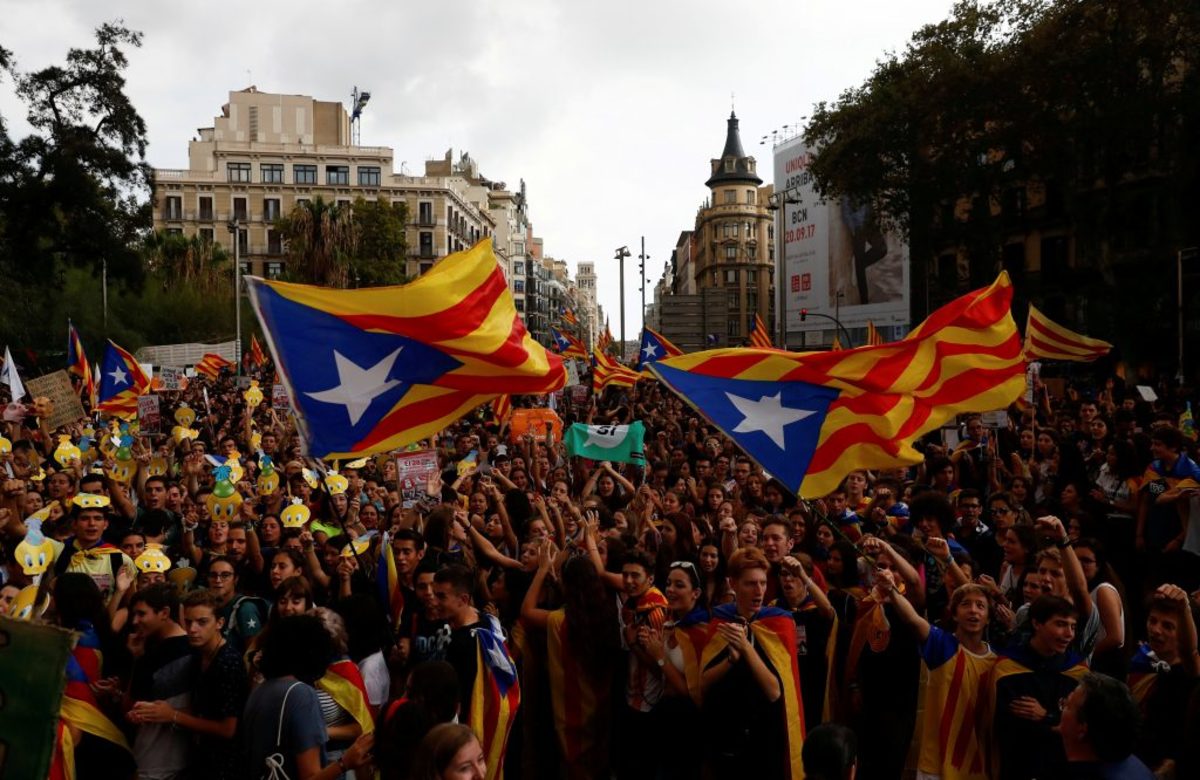 Δημοψήφισμα – Καταλονία: Χιλιάδες φοιτητές στους δρόμους της Βαρκελώνης υπέρ του δημοψηφίσματος [pics]