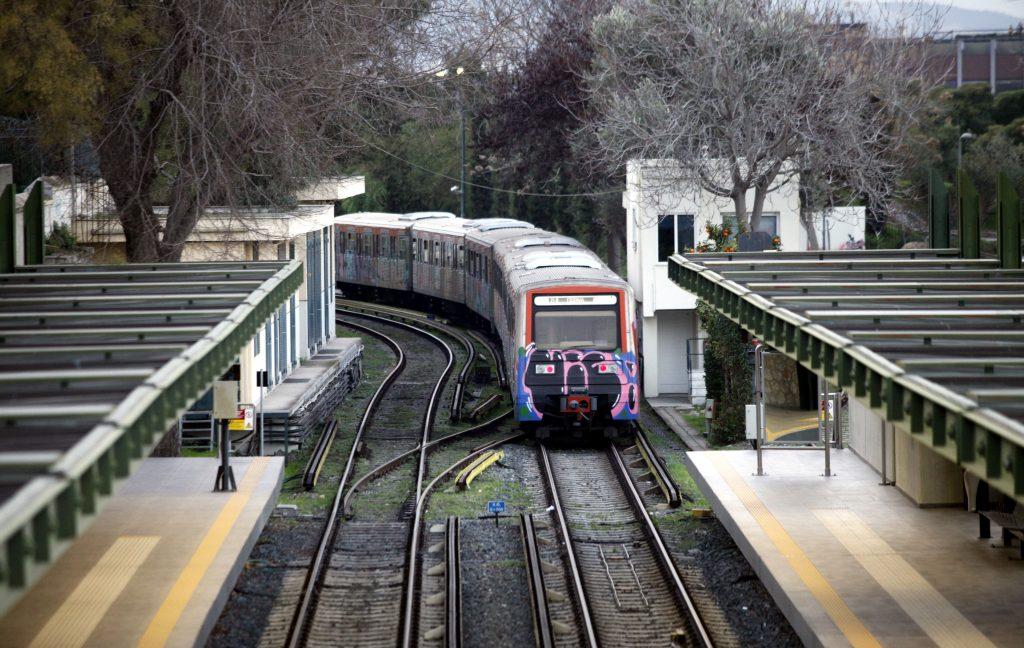 Σπείρα ανηλίκων έσπερνε τον τρόμο – Απειλούσαν και “ξάφριζαν” μαθητές σε Μετρό και ΗΣΑΠ