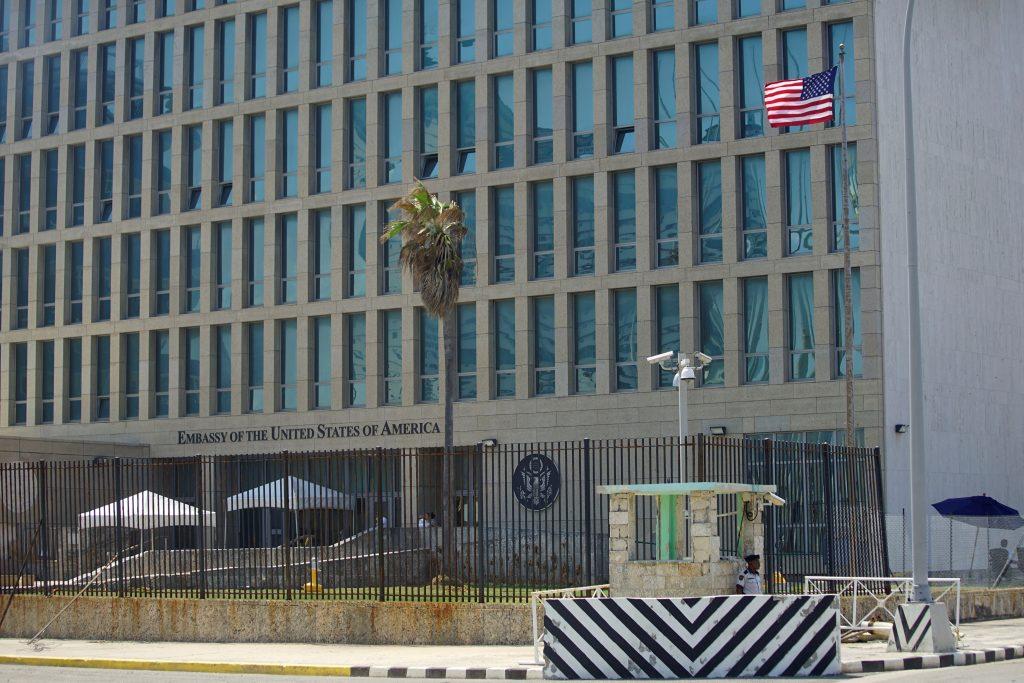 ΗΠΑ: Ανακαλείται το προσωπικό της πρεσβείας στην Αβάνα – “Μην πηγαίνετε στην Κούβα”