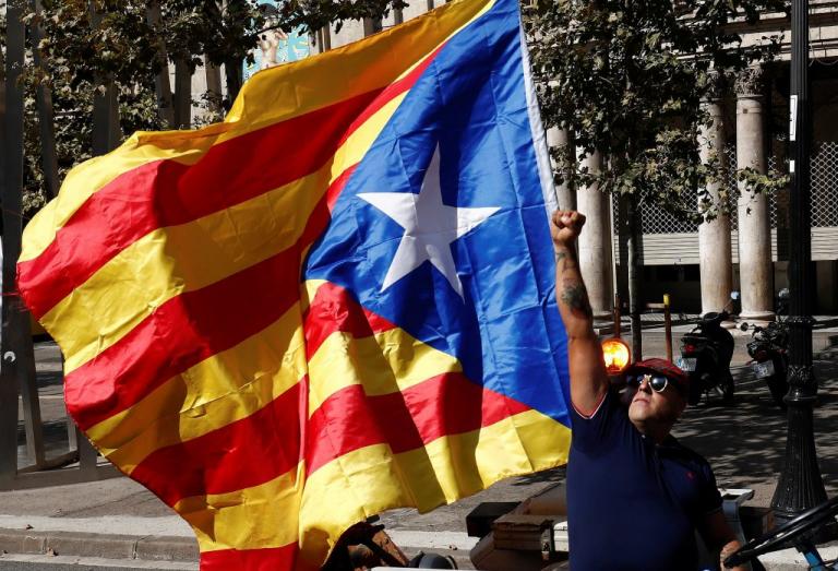 Μεταφέρονται στις φυλακές της Καταλονίας έξι Καταλανοί αυτοτομιστές