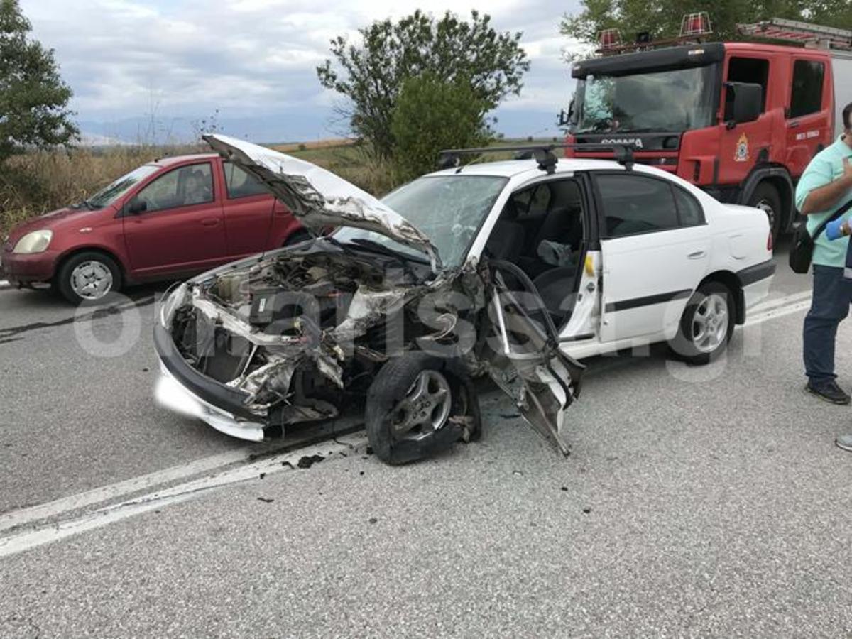 Σοβαρό τροχαίο με έναν τραυματία έξω από τη Λάρισα [pics]