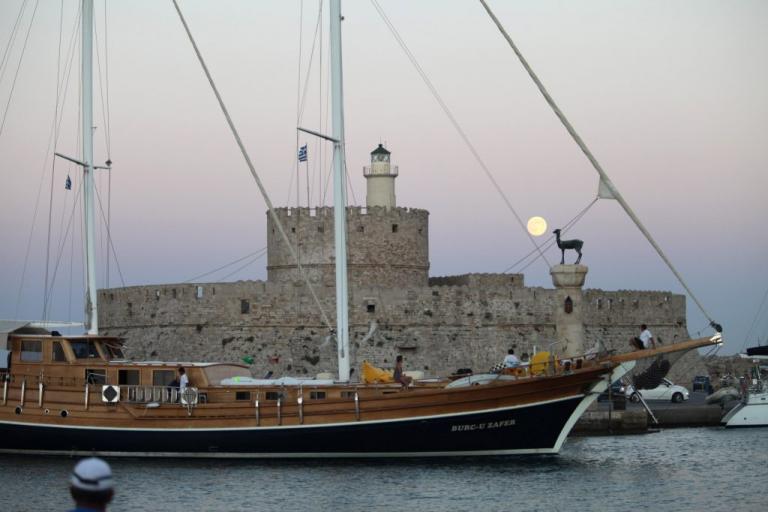 Ο Ερντογάν τραβάει το σκοινί – Απαγόρευση απόπλου προς την Ελλάδα για όλα τα τουρκικά σκάφη!