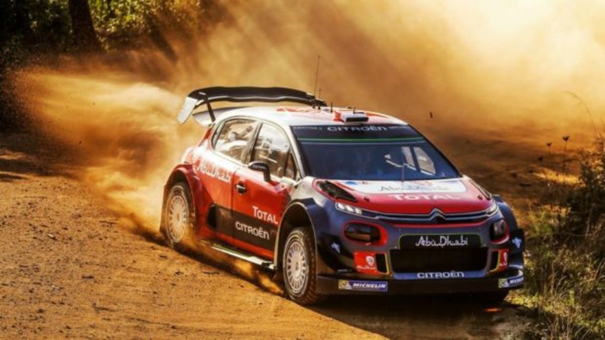 O Sebastien Loeb δοκιμάζει το νέο Citroen C3 WRC στο χώμα