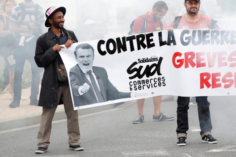 Οι Γάλλοι αντιδρούν στην (αντ)εργατική μεταρρύθμιση Μακρόν – Δημοσκόπηση κόλαφος