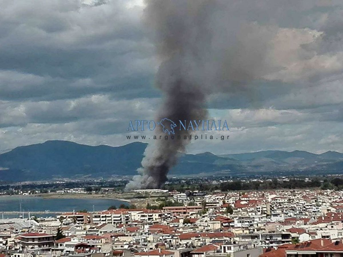 Μεγάλη φωτιά στο Ναύπλιο δίπλα σε καταυλισμό Ρομά [pics,vid]