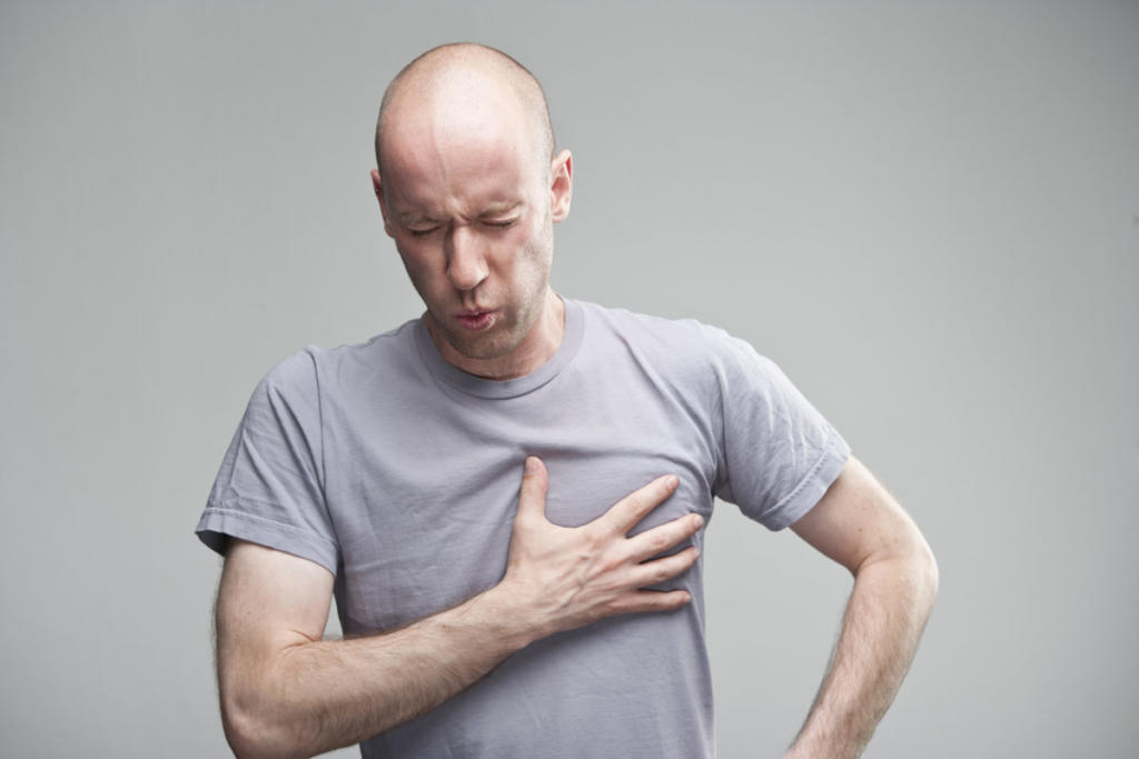 Πόνος στο στήθος «από αυξημένο άγχος»: Τι πρέπει να ξέρετε – Πότε οφείλεται στην καρδιά