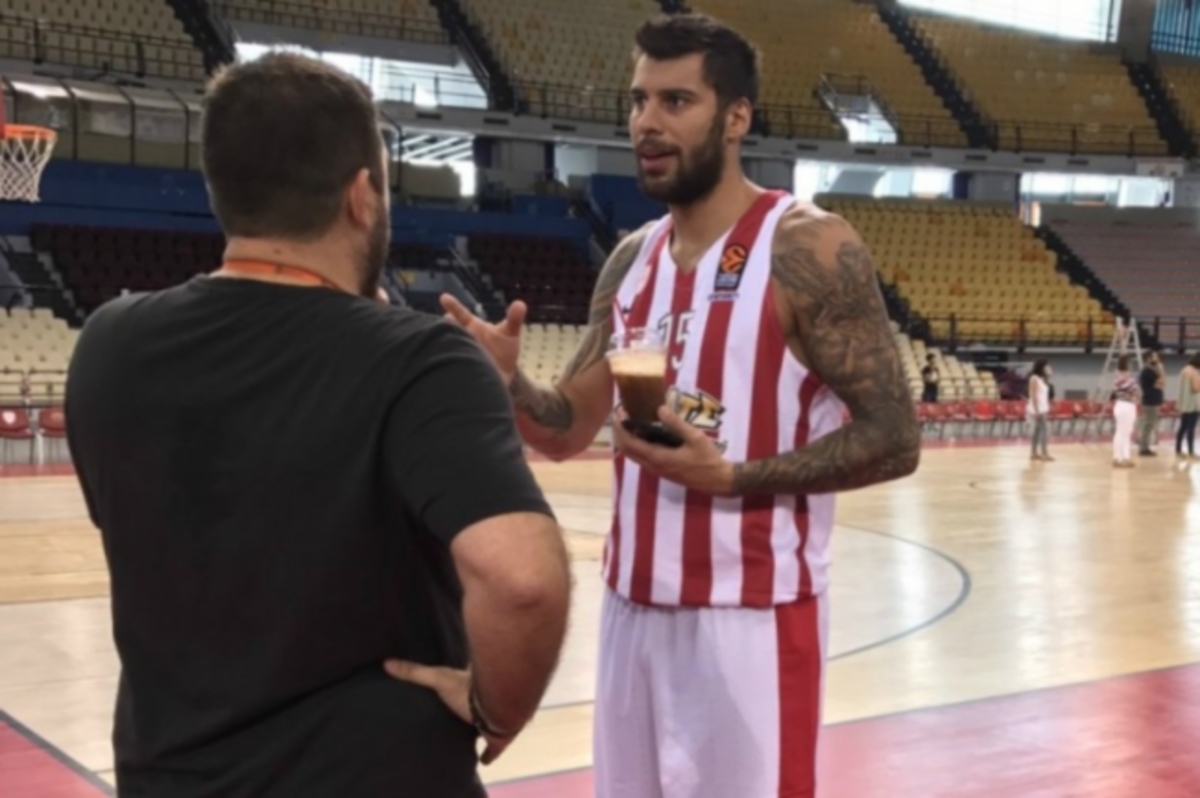 Euroleague – Ολυμπιακός: Με τον καφέ στο χέρι οι “ερυθρόλευκοι” στη Media Day! [pic, vid]