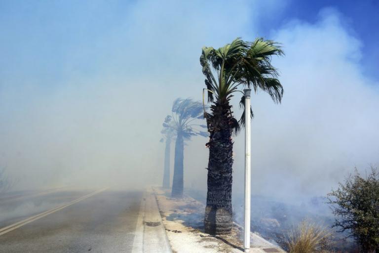 Ρόδος: Υπό μερικό έλεγχο η πυρκαγιά στο λόφο Αγίου Στεφάνου