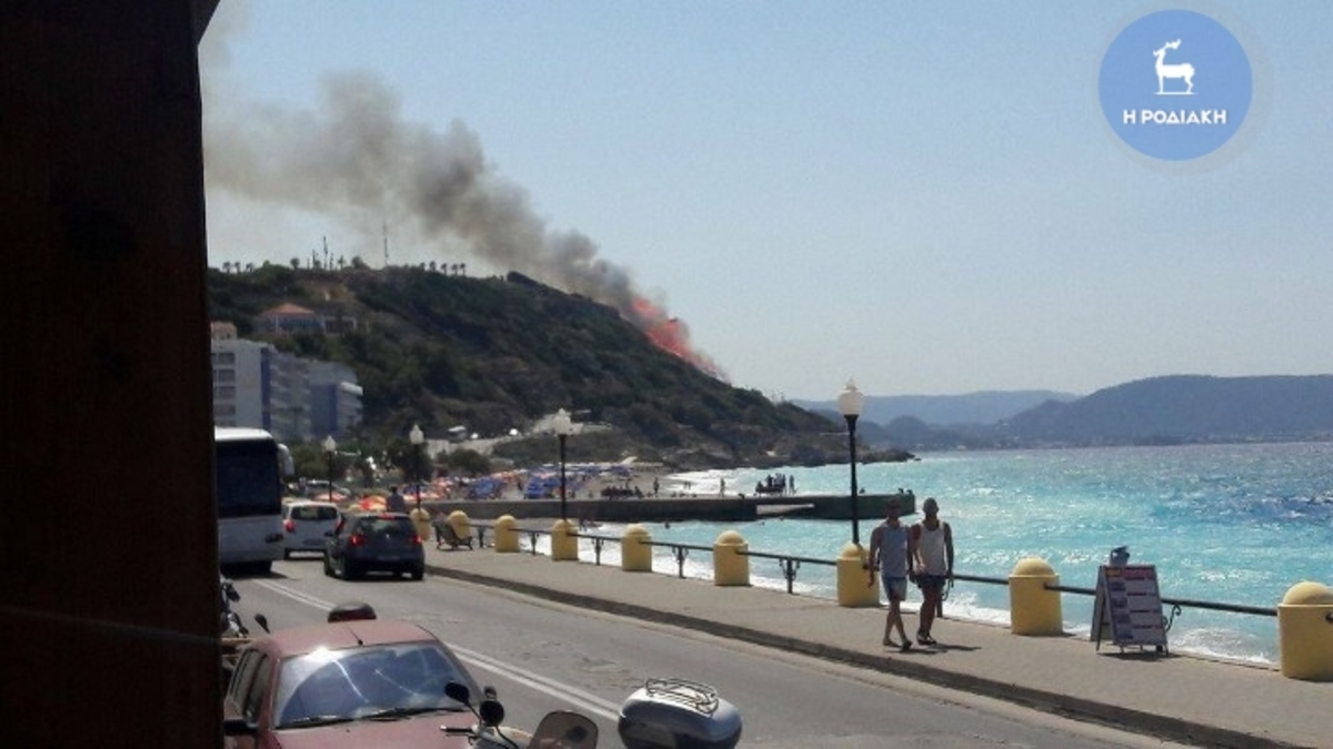 Φωτιά κοντά στην πόλη της Ρόδου – Απειλούνται σπίτια [pics, vid]