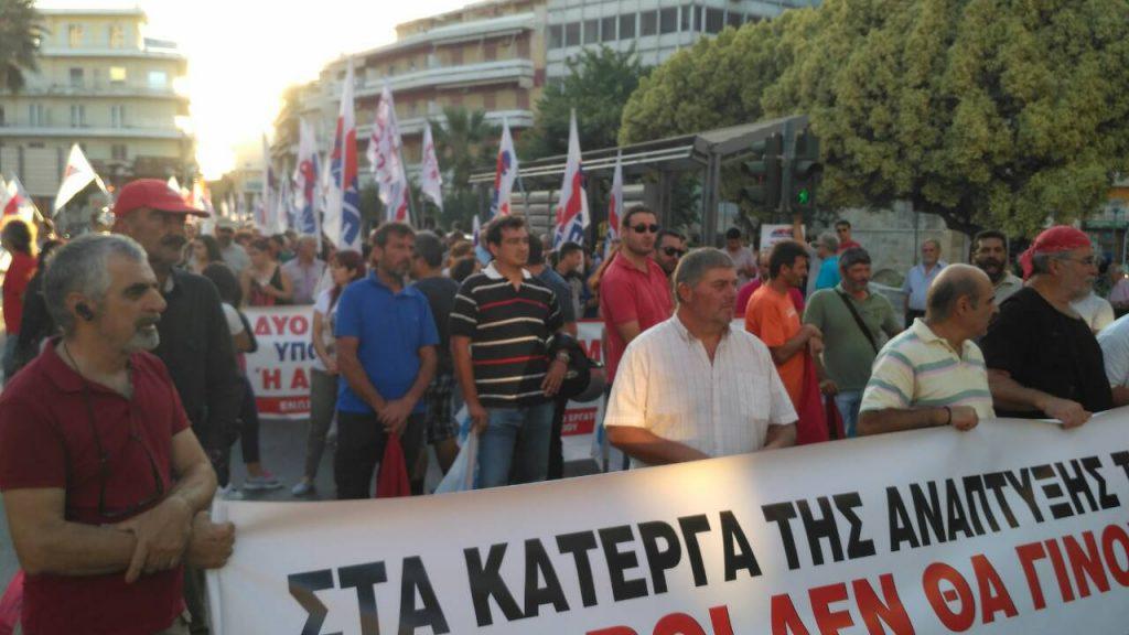 “Φρούριο” το Ηράκλειο – Πανό και συνθήματα λίγο πριν την ομιλία Τσίπρα [pics, vid]