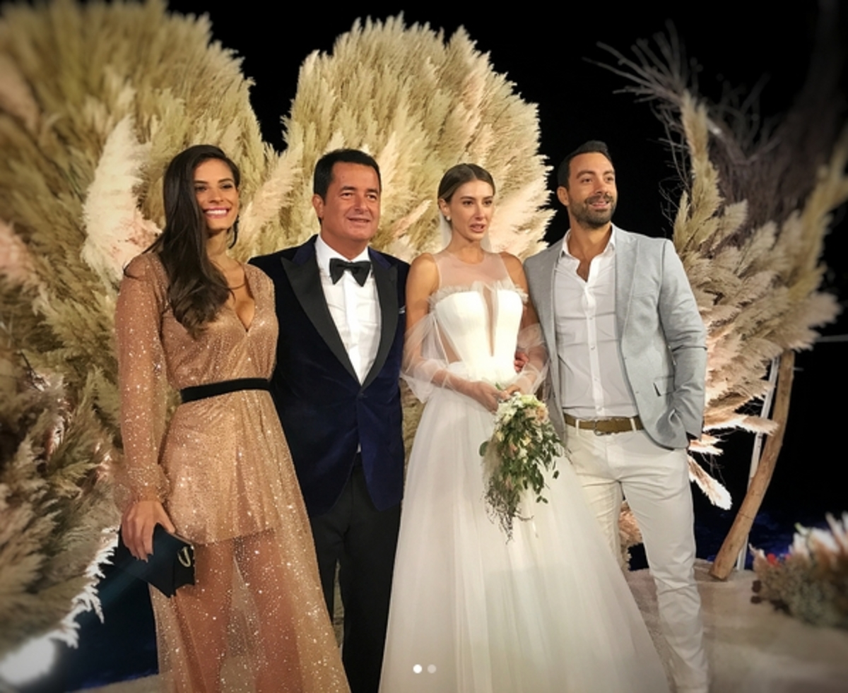 Επίδειξη χλιδής στο γάμο του Τούρκου καναλάρχη! Τα 4 νυφικά και οι εκλεκτοί καλεσμένοι