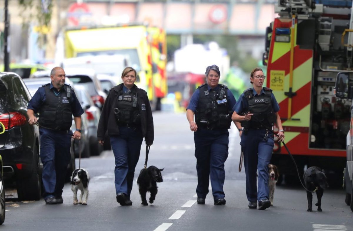 Λονδίνο: “Ανθρωποκυνηγητό” για τον εντοπισμό του βομβιστή – 29 οι τραυματίες από την έκρηξη στο μετρό