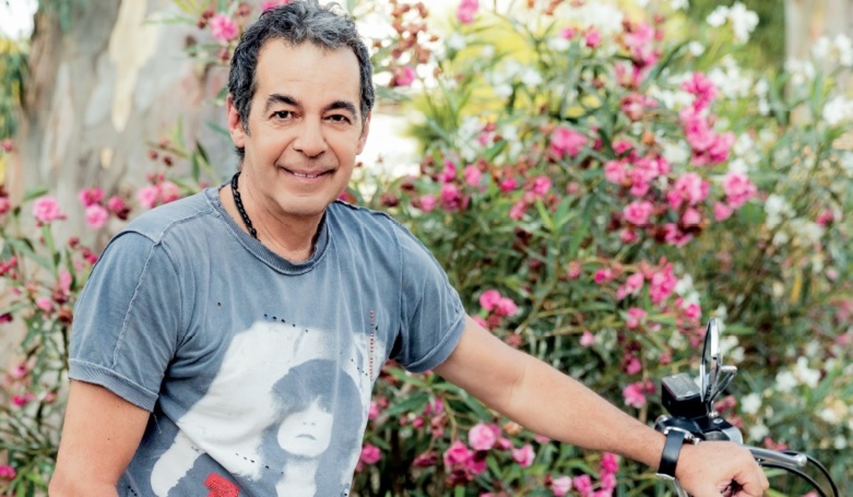 Ο Κώστας Χαριτοδιπλωμένος ποζάρει με μαγιό στα 62 του, με ένα κορμί που αρκετοί θα ζηλέψουν…