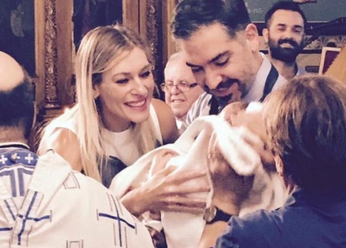 Η ηθοποιός Ζέτα Δούκα έγινε νονά! [pics]