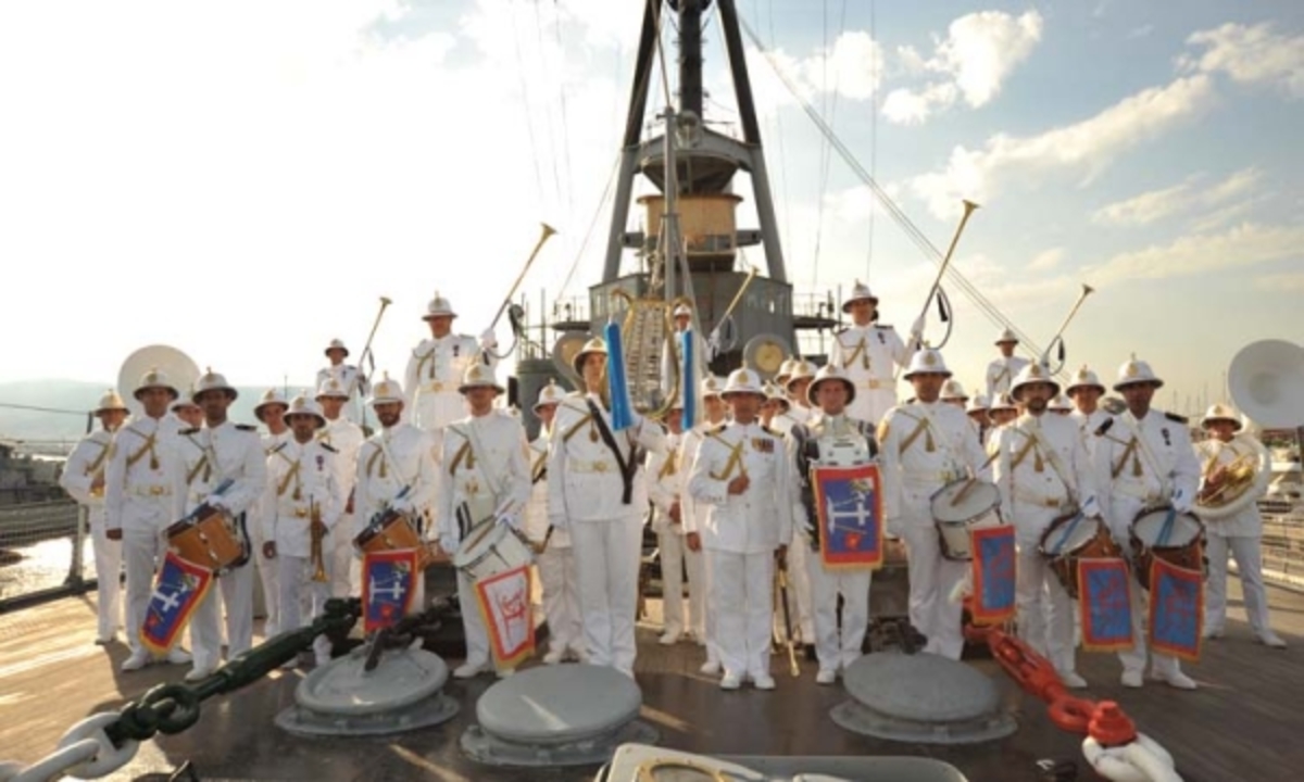 Θεσσαλονίκη: Συναυλία της μπάντας του πολεμικού ναυτικού – Η πρόγευση των μουσικών [vids]