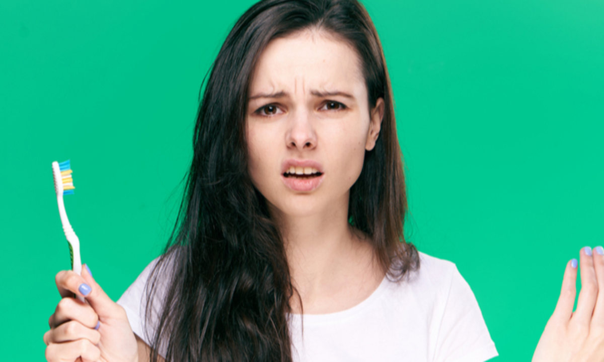 Ο… αηδιαστικός κίνδυνος με την οδοντόβουρτσα στο μπάνιο