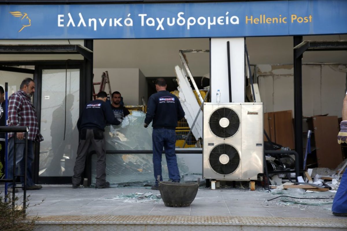 Αρκαδία: Ληστής με περούκα στα ΕΛΤΑ – Στιγμές τρόμου για υπαλλήλους και πελάτες!