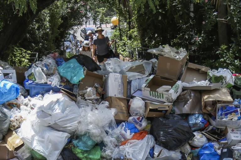 Ζάκυνθος: Έκλεισε ο ΧΥΤΑ του Σκοπού – Αυξάνονται τα σκουπίδια στους δρόμους του νησιού!