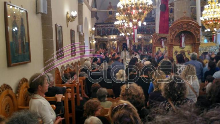 Κρήτη: Σπαραγμός στην κηδεία του Χριστόδουλου Καλαντζάκη – Οργή και πόνος για τη δολοφονία του γιατρού [pics]