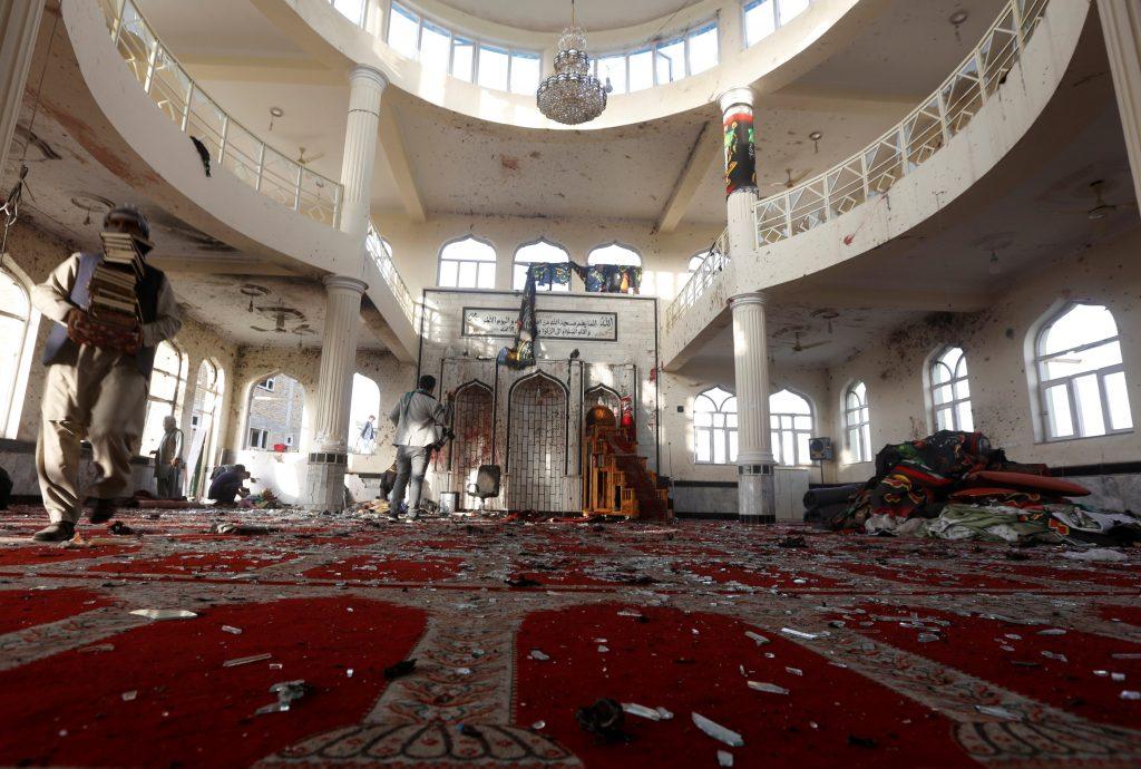 Αφγανιστάν: Στους 56 οι νεκροί από την επίθεση “καμικάζι” σε τέμενος – Το “Ισλαμικό Κράτος” ανέλαβε την ευθύνη