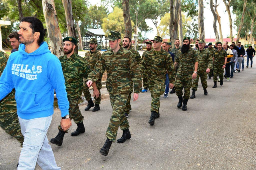 Αυτός είναι ο αλεξιπτωτιστής που έκλεψε τις εντυπώσεις στην άσκηση “Παρμενίων”! [pics]