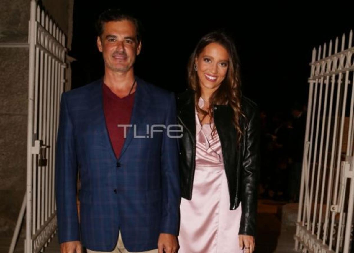Άρης Σπηλιωτόπουλος: Παντού με την κούκλα σύντροφό του!