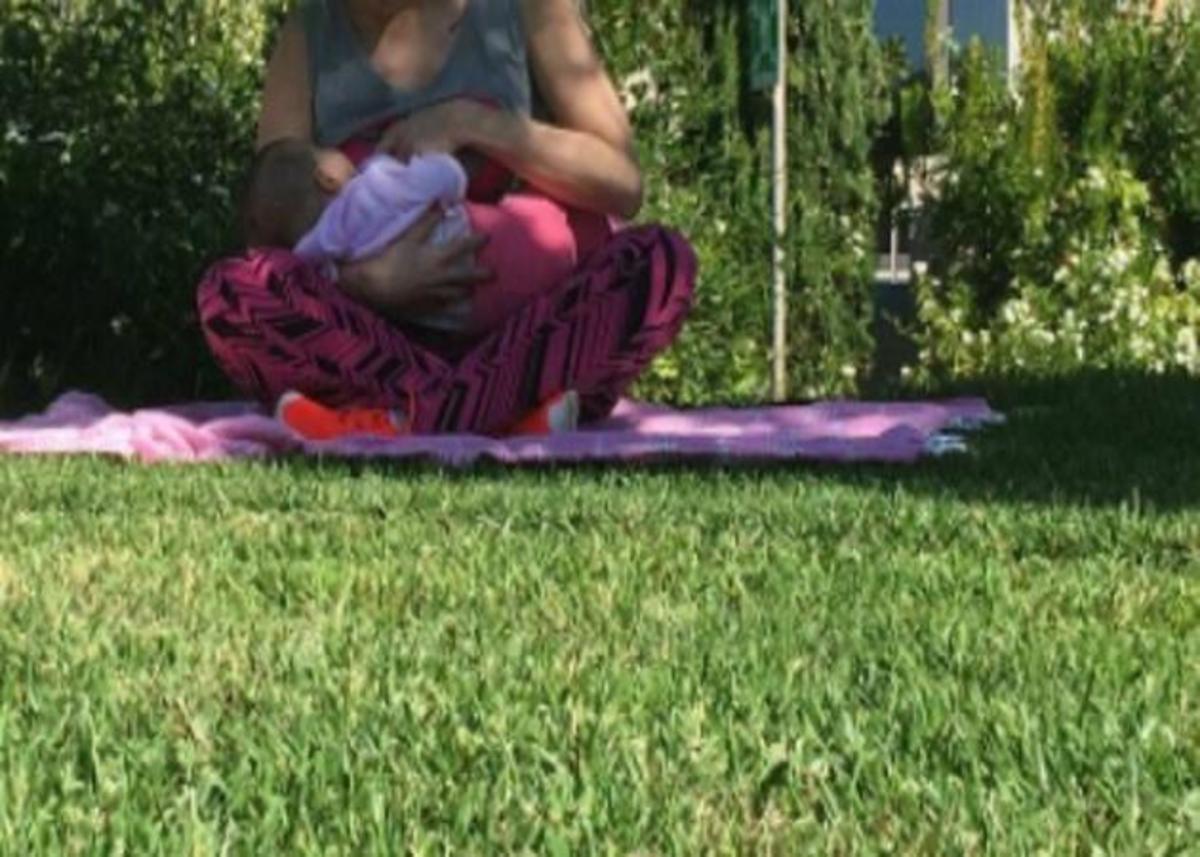 Ελληνίδα δημοσιογράφος και σύζυγος Ολυμπιονίκη θηλάζει το μωρό της και το μοιράζεται μαζί μας! [pics]