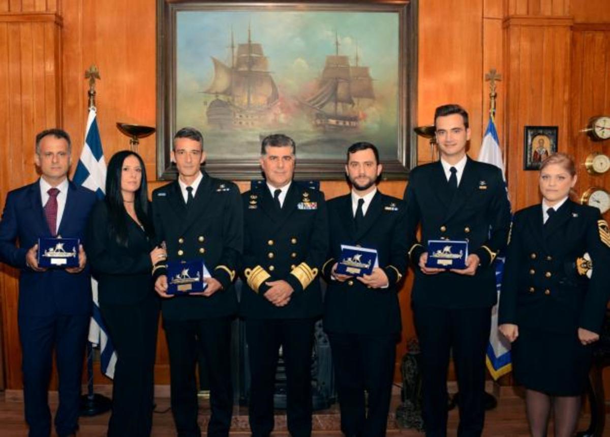 Χαρά και συγκίνηση στην επιβράβευση τεσσάρων Αξιωματικών του Πολεμικού Ναυτικού [pics]