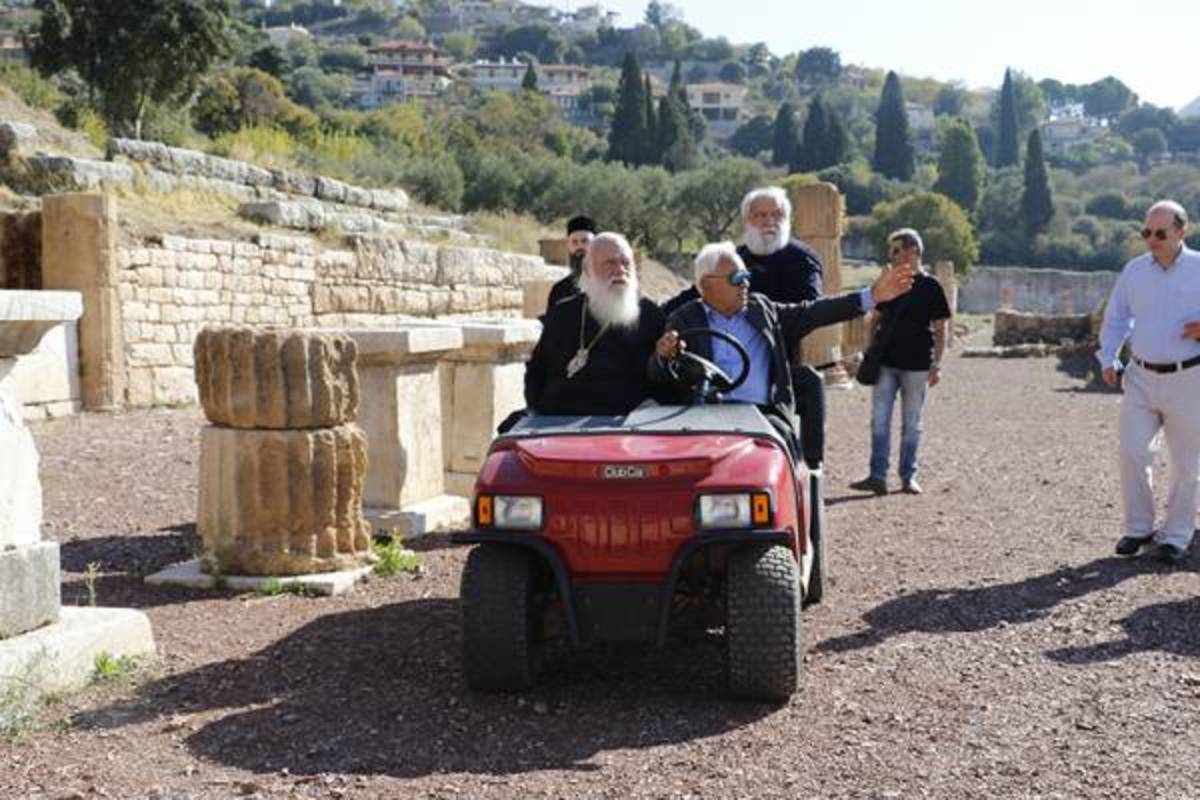 Μεσσηνία: Η βόλτα του Αρχιεπίσκοπου Ιερώνυμου με ειδικό όχημα στον αρχαιολογικό χώρο της Μεσσήνης [vid]