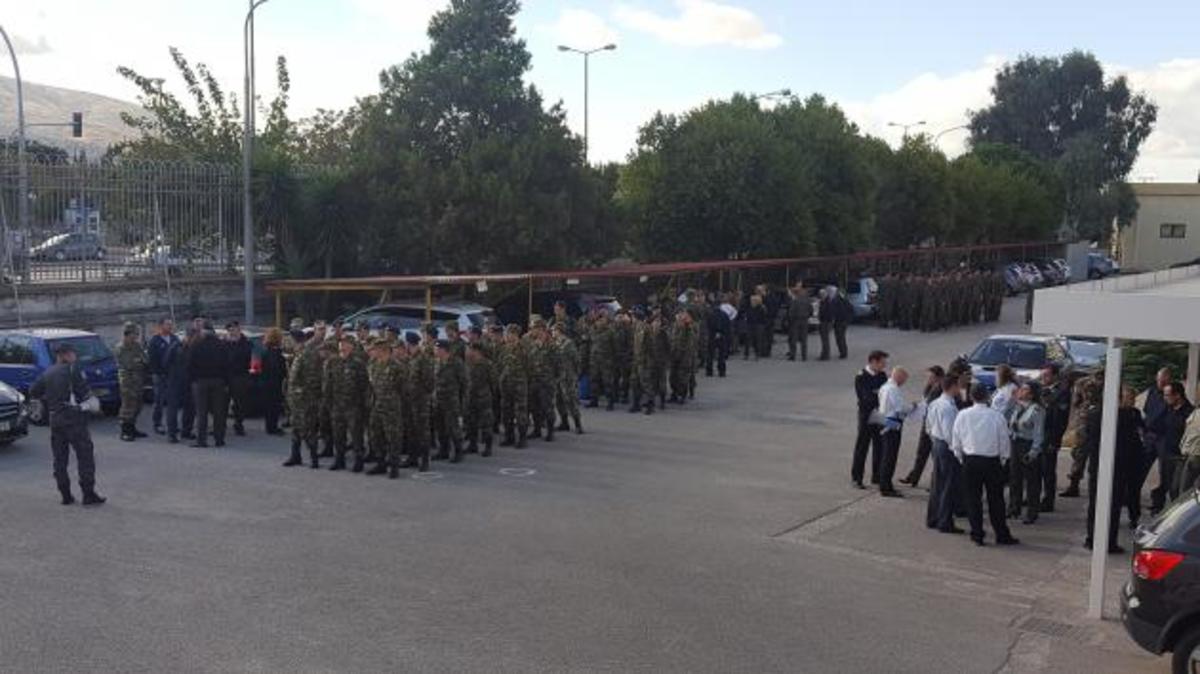 Εντυπωσιακές εικόνες απο την εκκένωση τουΥπουργείου Άμυνας