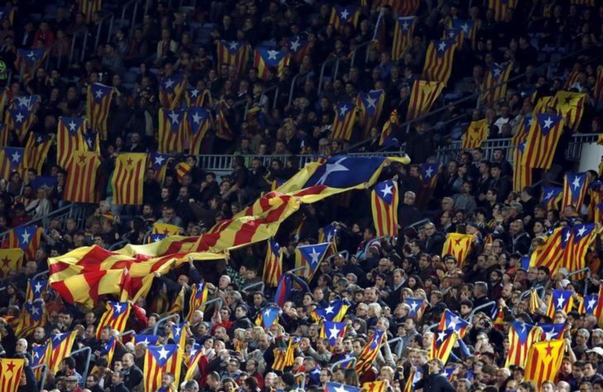 Δημοψήφισμα στην Καταλονία – Μπαρτσελόνα: Στο «Camp Nou» με καταλανικές σημαίες και συνθήματα ανεξαρτησίας