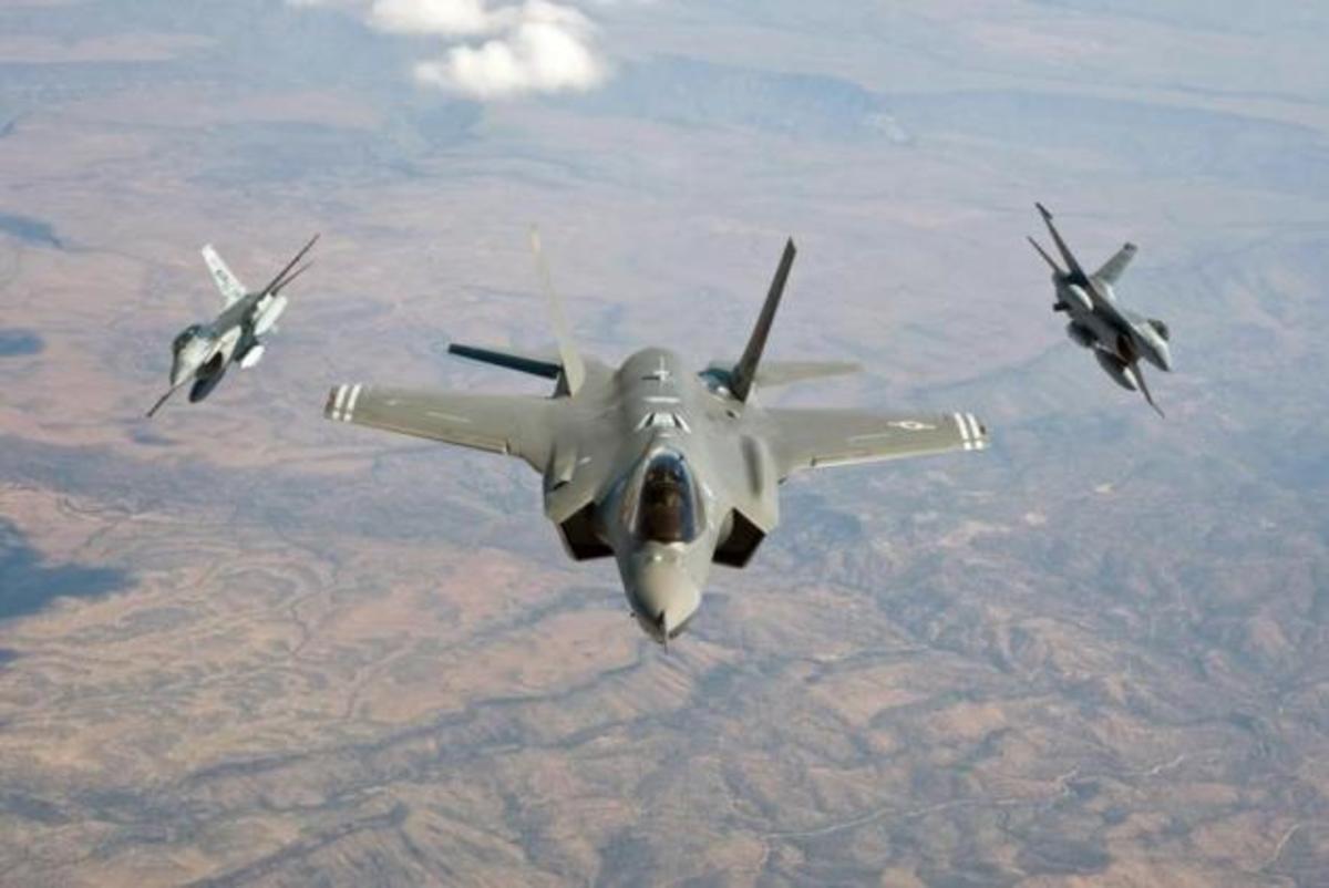 Οι κυρίαρχοι των αιθέρων σε… αναμέτρηση –  F-16 εναντίον F-35[vid]