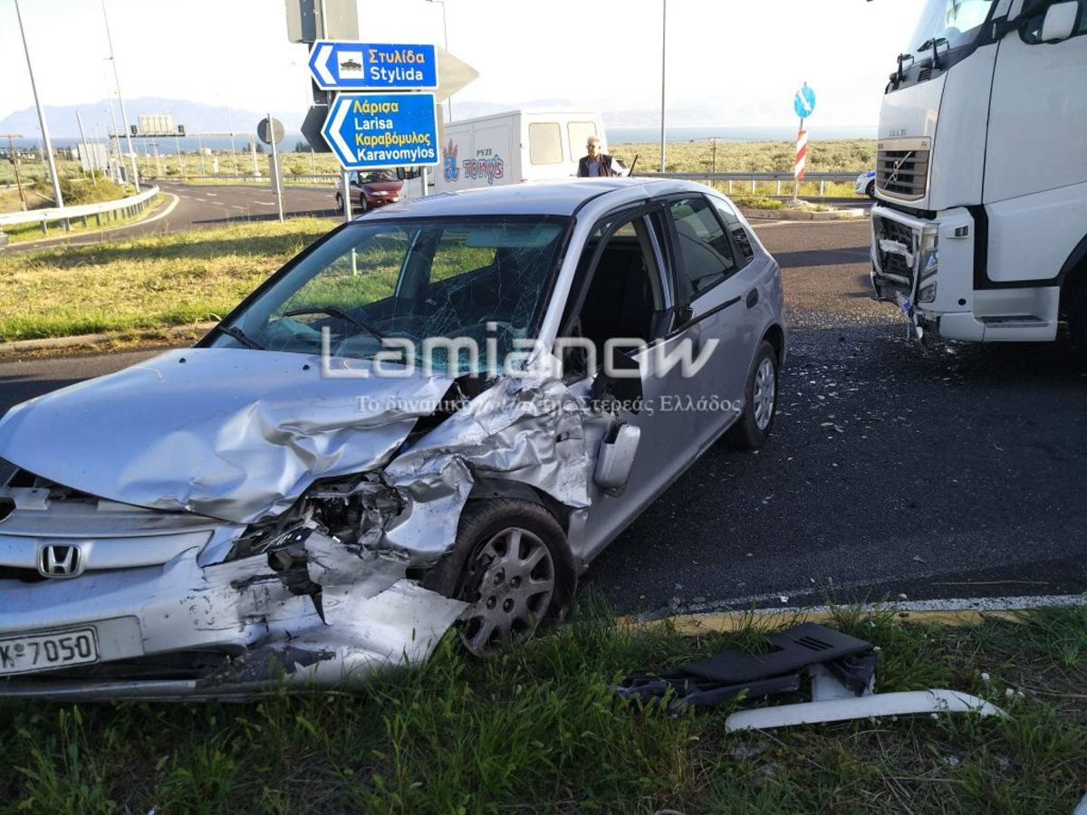 Φθιώτιδα: Φορτηγό έπεσε σε αυτοκίνητο με μητέρα και παιδάκι! [pics]