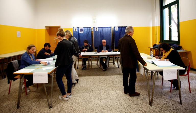 Δημοψήφισμα: Στις κάλπες οι Ιταλοί για την ανεξαρτησία των Βένετο και Λομβαρδία - Μεγάλη συμμετοχή