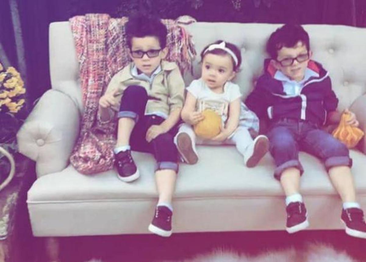 Καλομοίρα: Τα παιδιά της φωτογραφήθηκαν για την Ημέρα των Ευχαριστιών! [pics.vids]