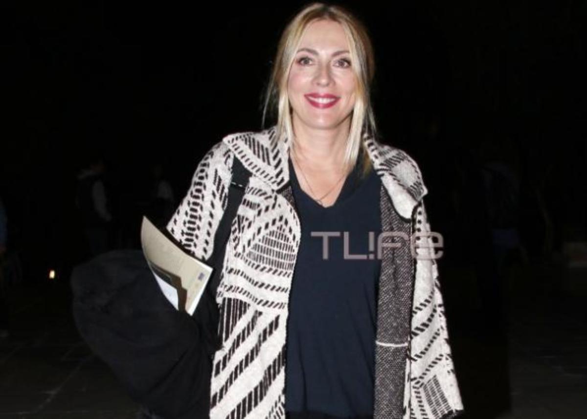 Σμαράγδα Καρύδη: Στο Ηρώδειο για ν΄απολαύσει την φίλη της και κουμπάρα Βίκυ Βολιώτη!