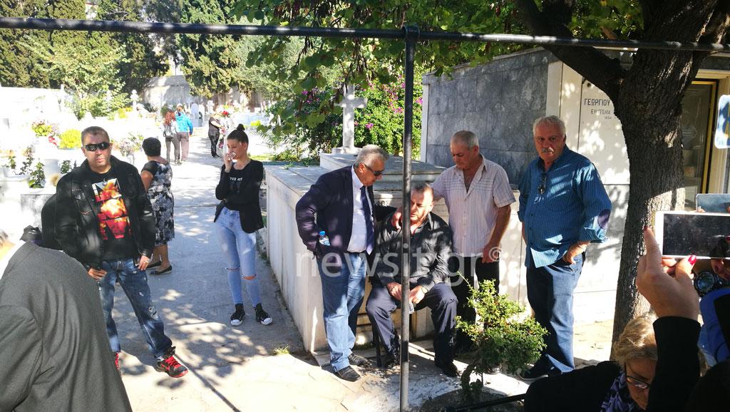 Σπαραγμός στην κηδεία της Δώρας Ζέμπερη