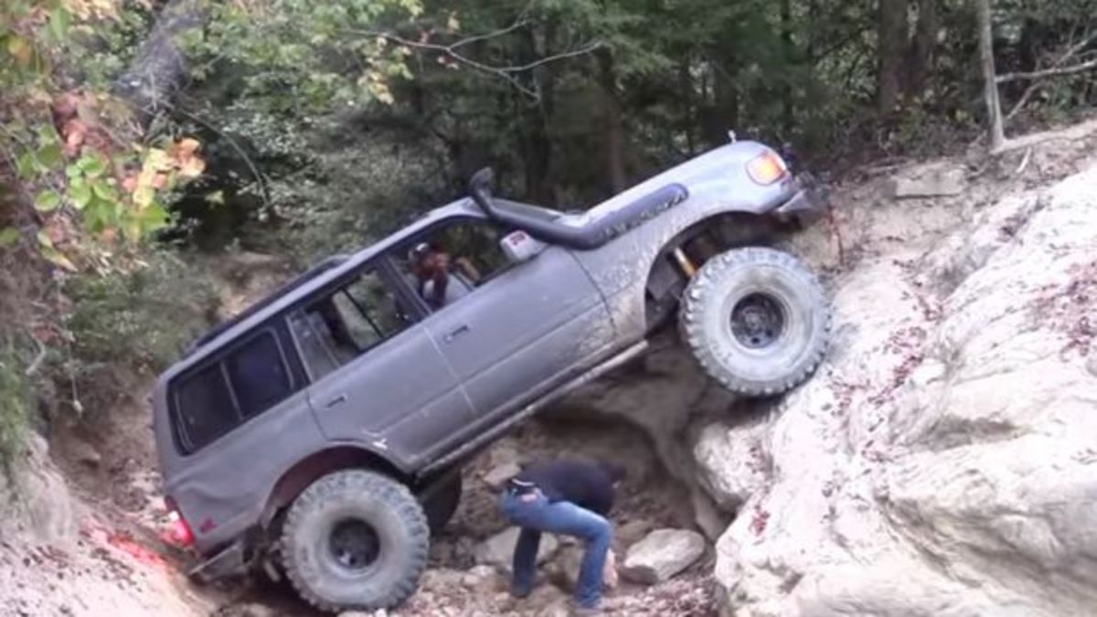 Τι μπορεί να σταματήσει ένα “φτιαγμένο” Land Cruiser; [vid]